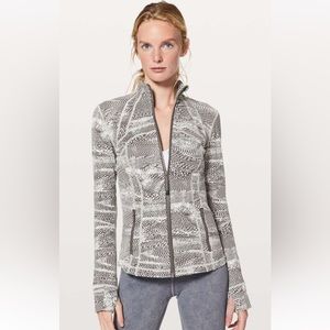 Lululemon Define Jacket in Swerve Vapor Metal Grey / Metal Grey Size 4